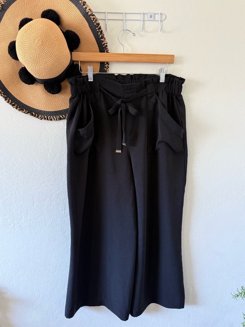 Marc New York Andrew Marc Black Paperbag Waist Pants Cropped Size Large Petite